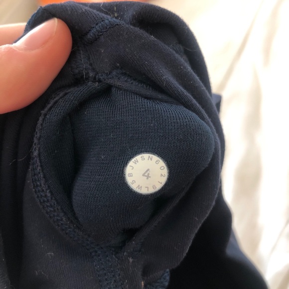 NAVY LULULEMON LEGGINGS - Picture 3 of 5